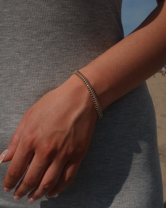 Goudkleurige armband met zilveren steentjes en verstelbare sluiting – stainless steel,