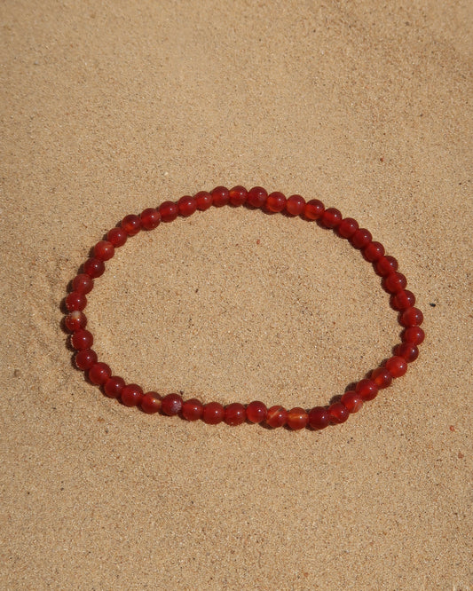 Rode Elastische armband van kralen