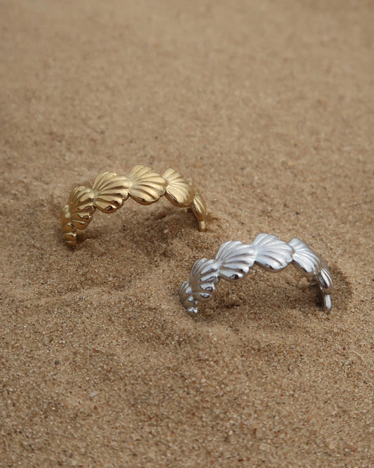 Bali Ring: verstelbare gouden of zilveren ring met schelpdetails. Stainless steel en waterproof.