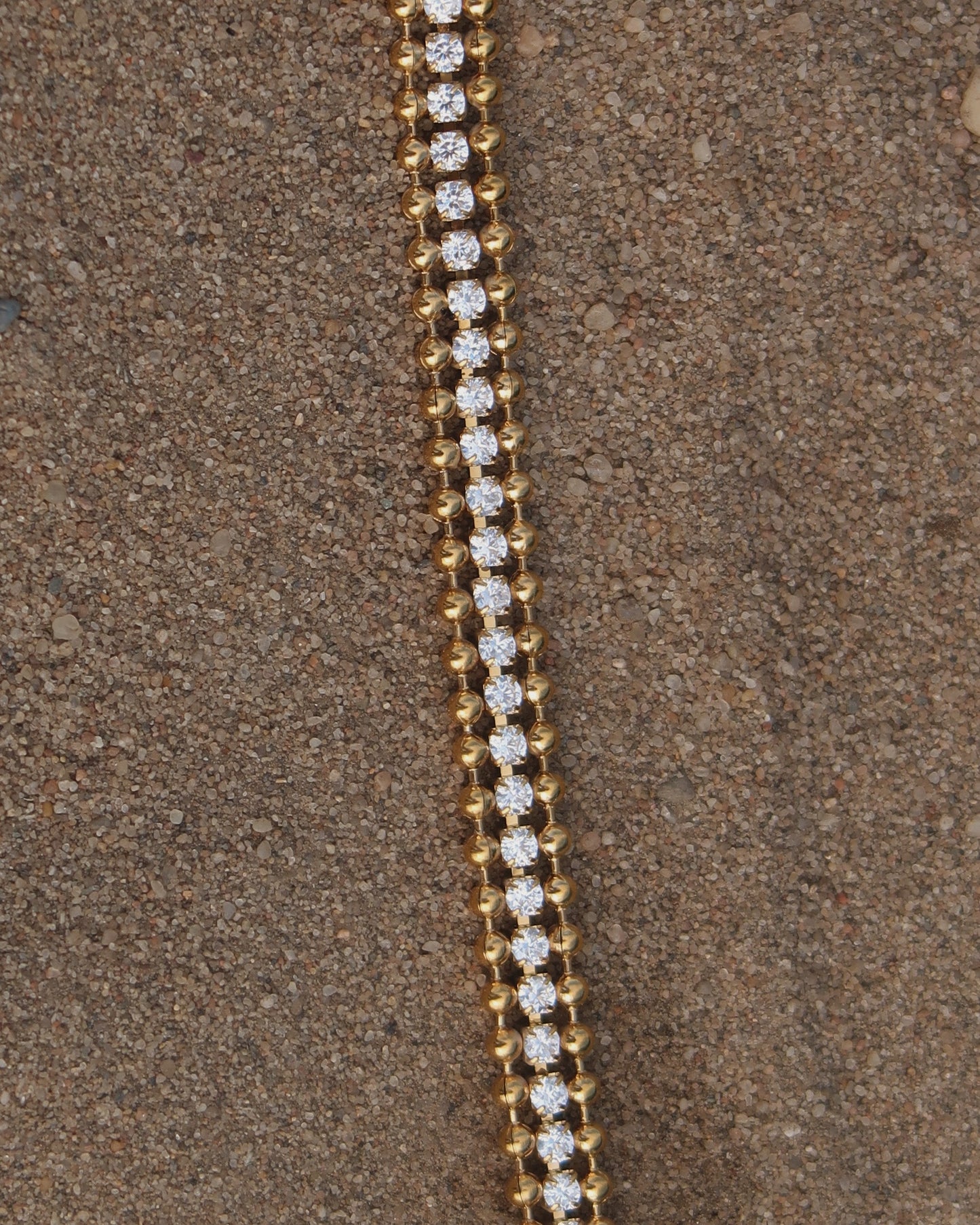 Goudkleurige armband met zilveren steentjes en verstelbare sluiting – stainless steel