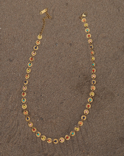 Gouden statement ketting met rondjes en gekleurde bloemdetails