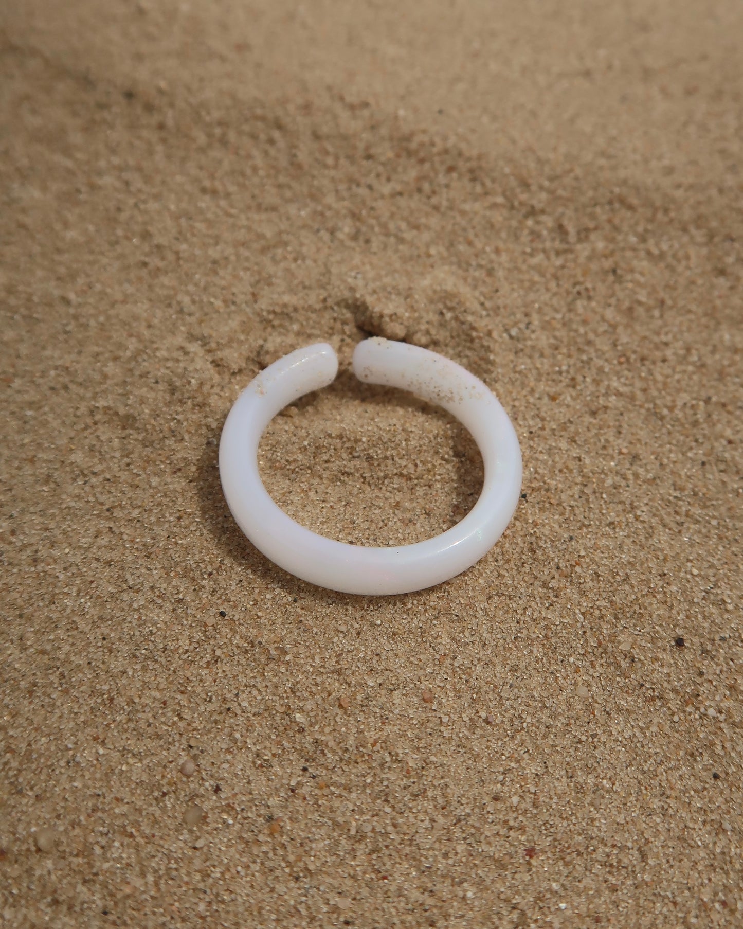 Palermo ringen: kleurrijke kunststof ringen in diverse tinten. Licht, trendy en leuk om te combineren.