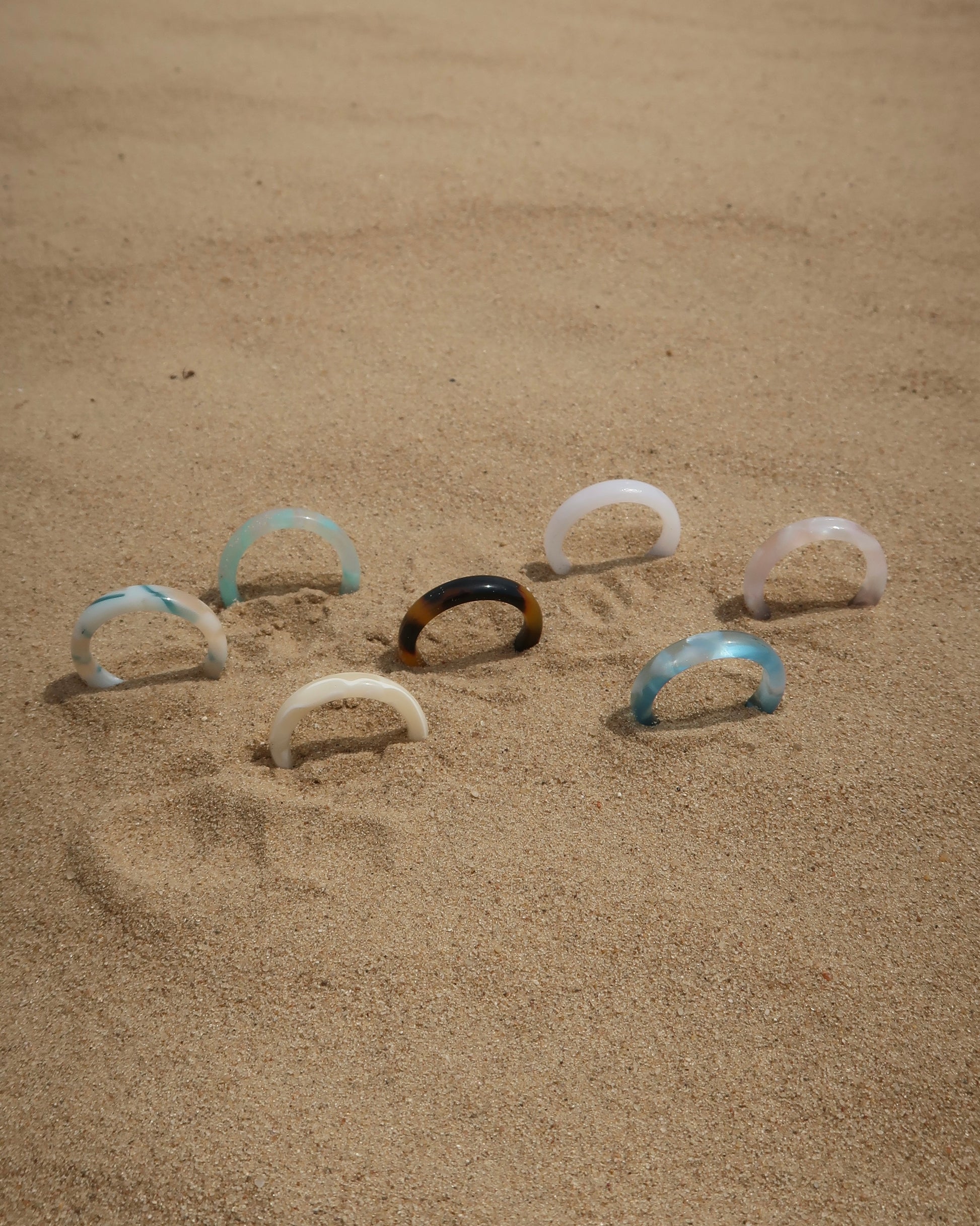 Palermo ringen: kleurrijke kunststof ringen in diverse tinten. Licht, trendy en leuk om te combineren.