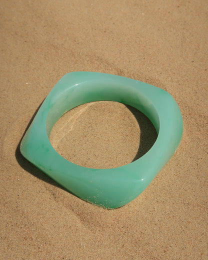 Corsica Bangle, zomer armband, Hot Sea Collection, amber bangle, parelwit bangle, dames armband zomer, strand sieraden.