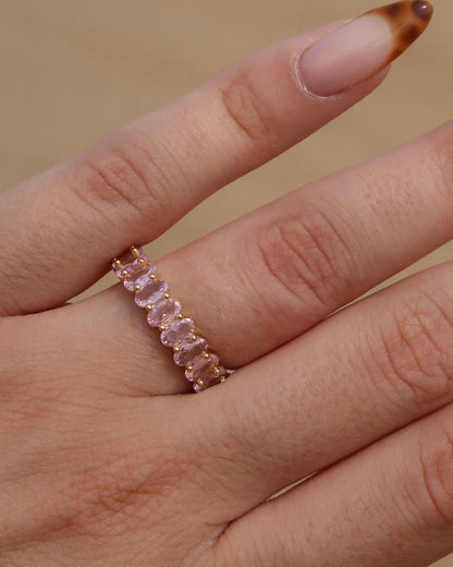 Madeira Ring in roze: goudkleurige ring met sprankelende roze steentjes. Waterproof en van stainless steel.