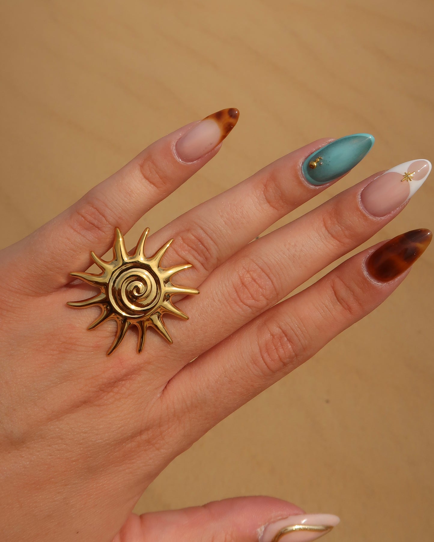 Costa del Sol Ring: gouden verstelbare zonring. Perfecte zomerse statement ring, stainless steel en waterproof