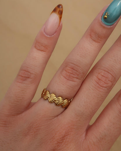 Bali Ring: verstelbare gouden of zilveren ring met schelpdetails. Stainless steel en waterproof.

