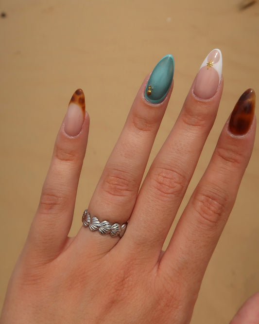 Bali Ring: verstelbare gouden of zilveren ring met schelpdetails. Stainless steel en waterproof.