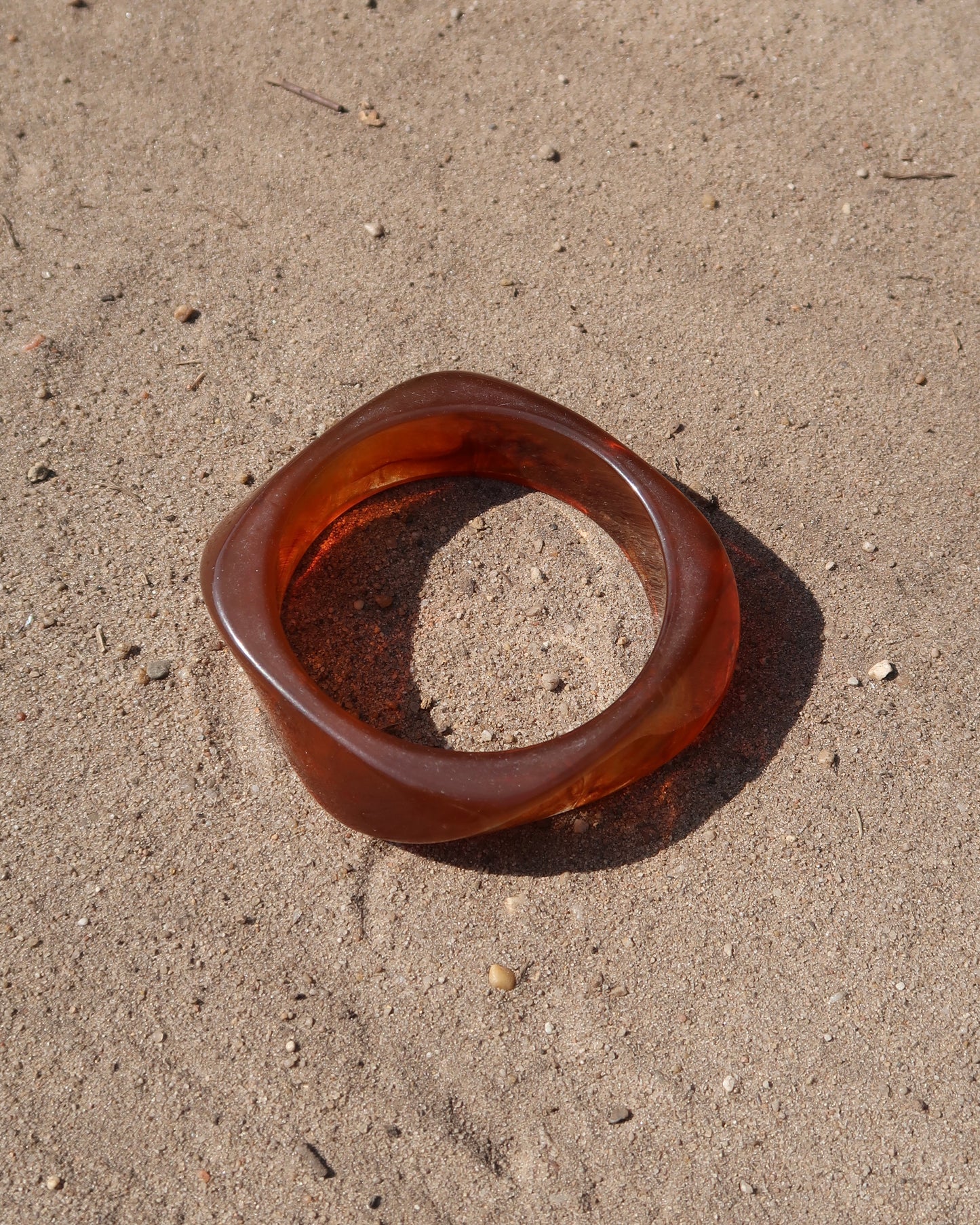  Corsica Bangle, zomer armband, Hot Sea Collection, amber bangle, parelwit bangle, dames armband zomer, strand sieraden.