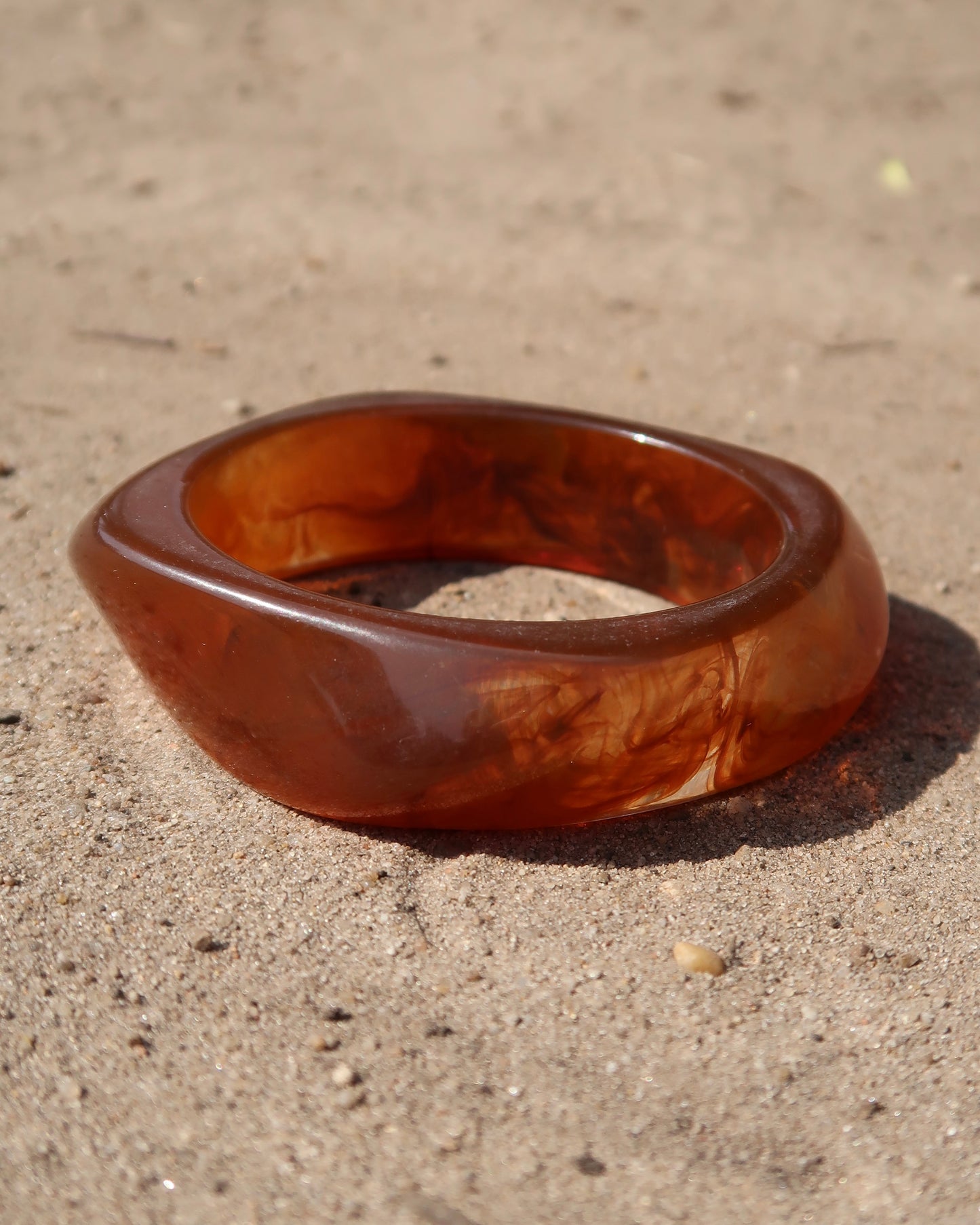  Corsica Bangle, zomer armband, Hot Sea Collection, amber bangle, parelwit bangle, dames armband zomer, strand sieraden.