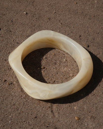  Corsica Bangle, zomer armband, Hot Sea Collection, amber bangle, parelwit bangle, dames armband zomer, strand sieraden.