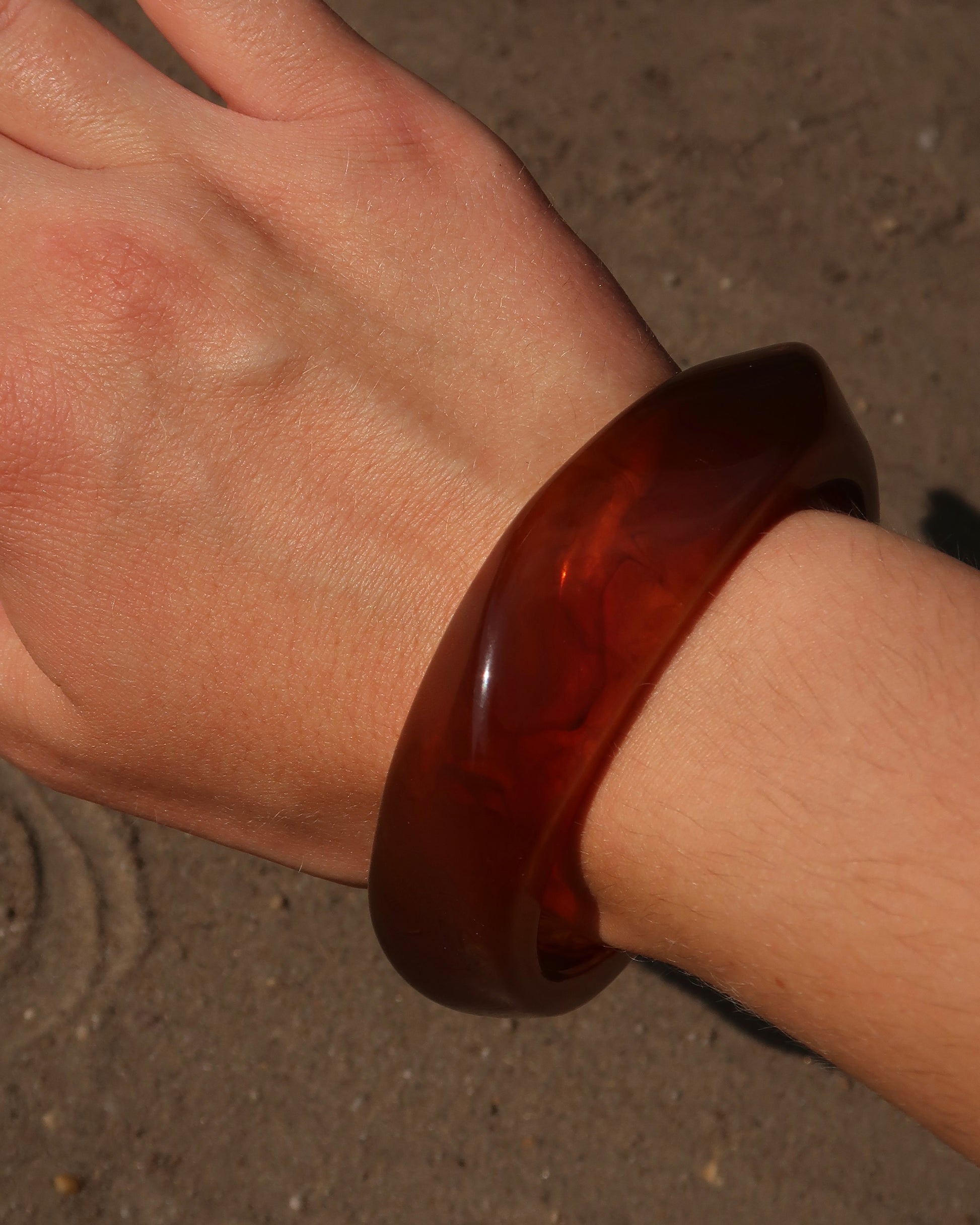  Corsica Bangle, zomer armband, Hot Sea Collection, amber bangle, parelwit bangle, dames armband zomer, strand sieraden.