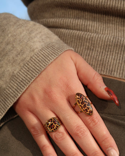 Gouden ring met ovale en vierkante panterprint steen, verstelbaar, stainless steel en waterproof.