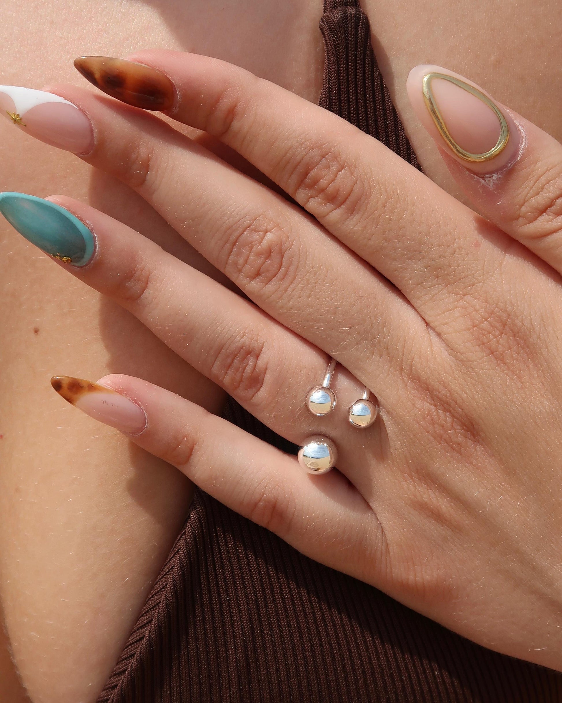 Roundz Ring: zilverkleurige ring met uniek bolletjesdesign. Gemaakt van stainless steel en waterproof.