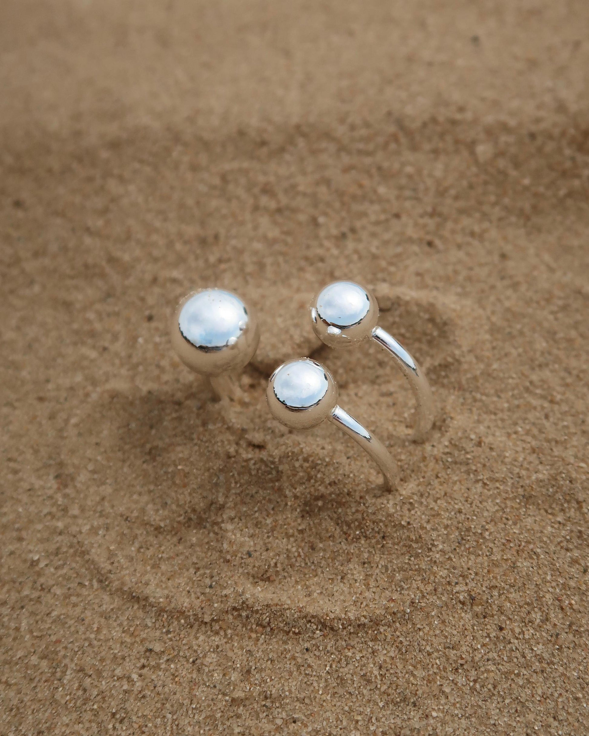 Roundz Ring: zilverkleurige ring met uniek bolletjesdesign. Gemaakt van stainless steel en waterproof.