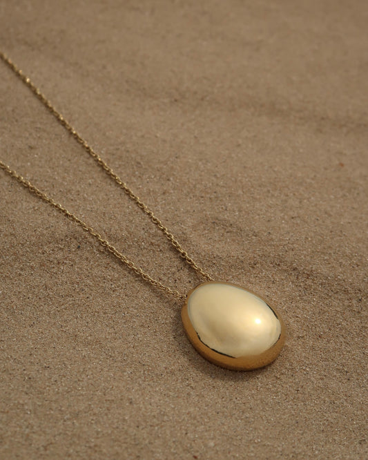 Gouden lange ketting met ovale hanger, elegant en waterproof design van stainless steel.