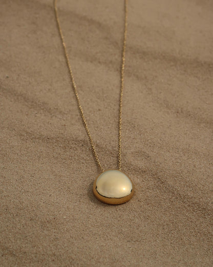 Gouden lange ketting met ovale hanger, elegant en waterproof design van stainless steel.