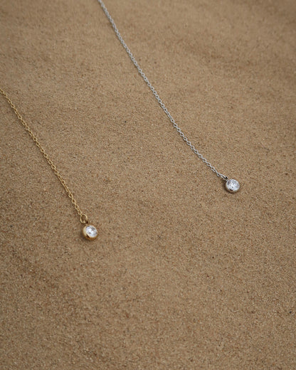 Minimalistische ketting met subtiele hanger, verkrijgbaar in goud en zilver. Gemaakt van stainless steel en waterproof.