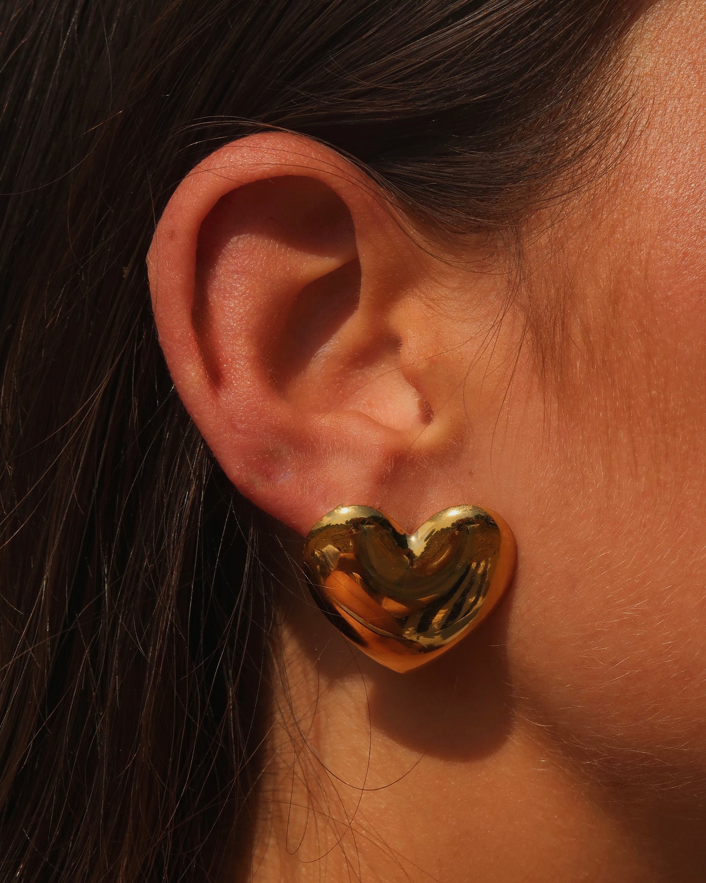 Goude hartvormige statement oorbellen stainless steel