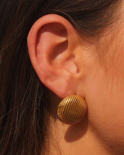 Gouden ronde oorbellen met subtiel reliëfpatroon, gemaakt van stainless steel