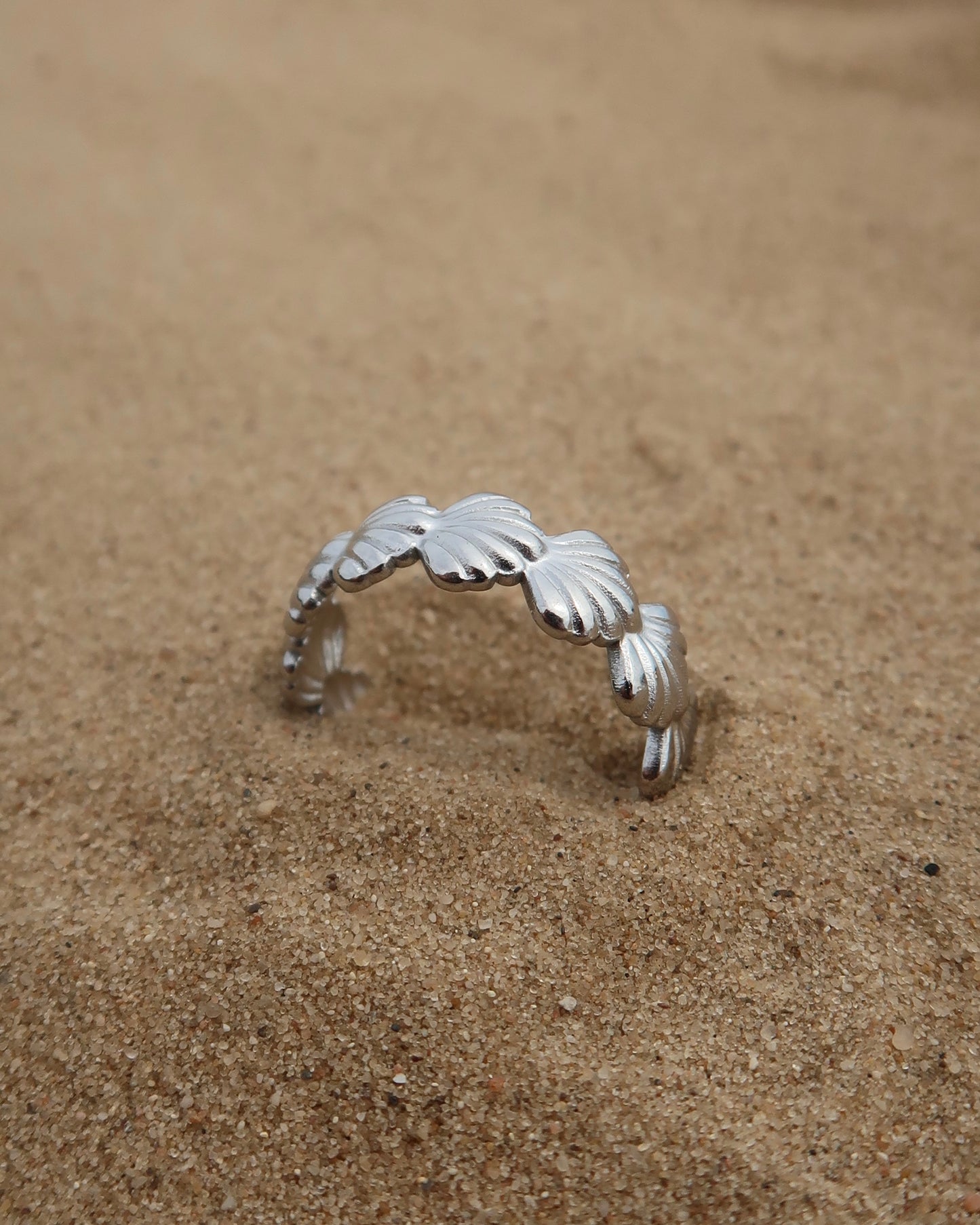 Bali Ring: verstelbare gouden of zilveren ring met schelpdetails. Stainless steel en waterproof.