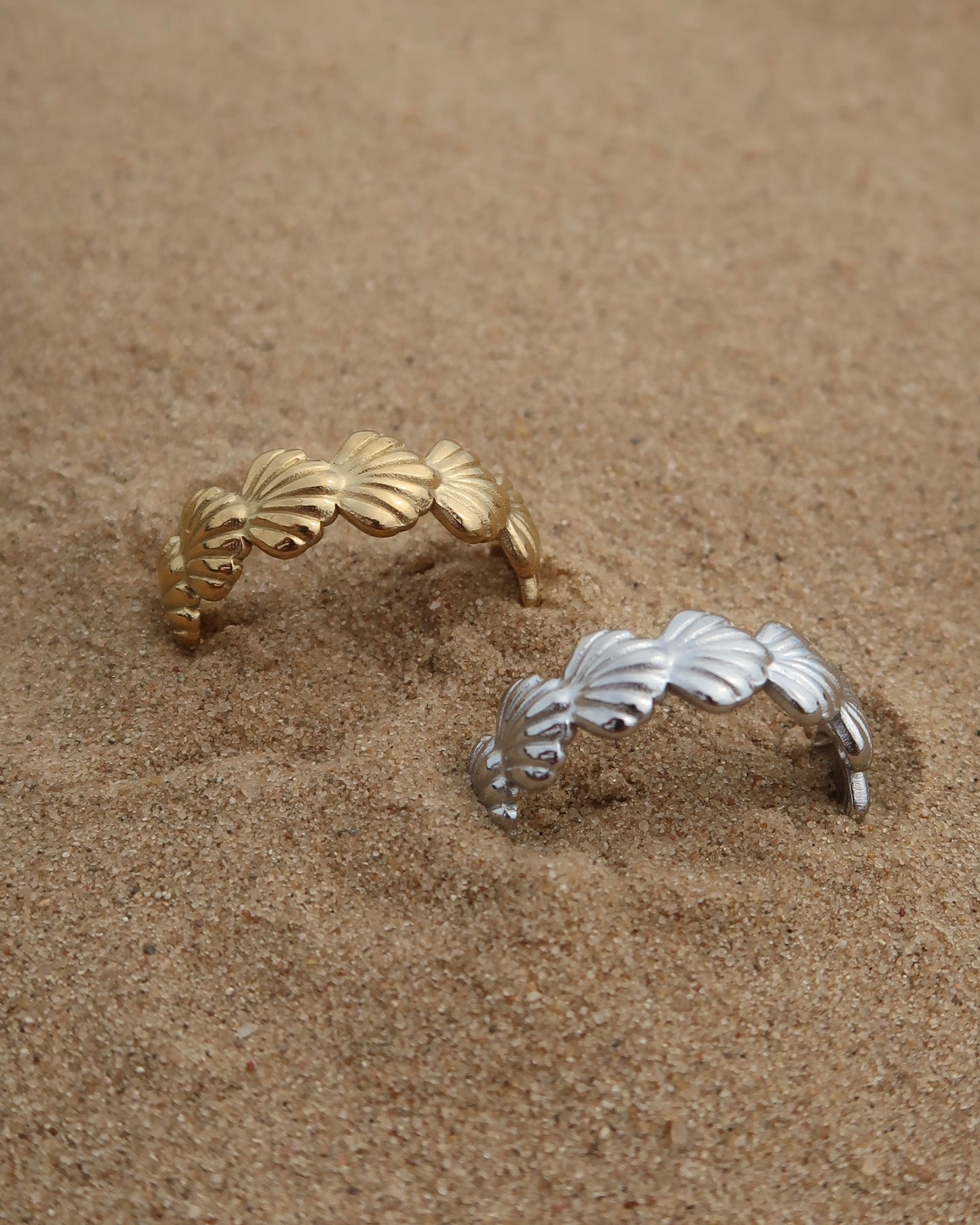 Bali Ring: verstelbare gouden of zilveren ring met schelpdetails. Stainless steel en waterproof.

