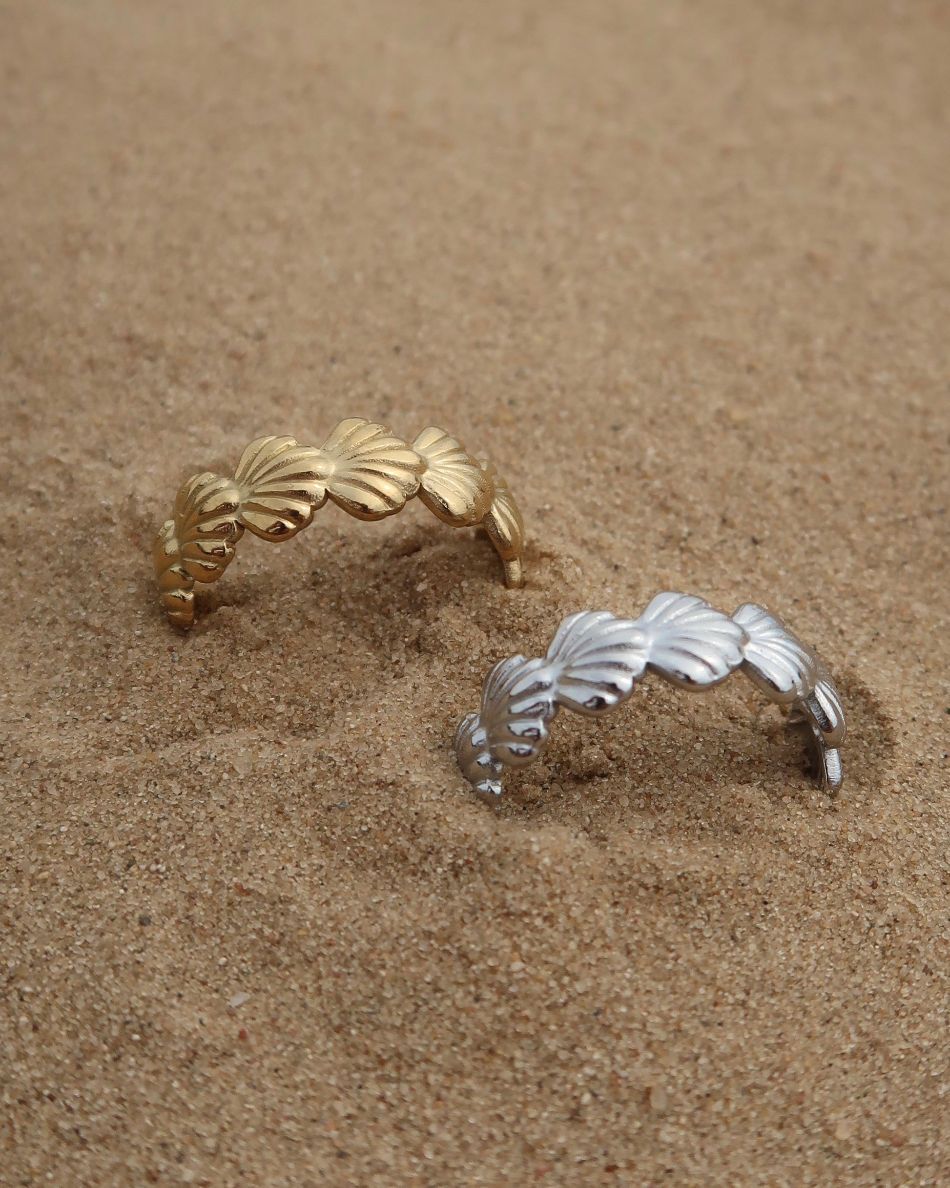 Bali Ring: verstelbare gouden of zilveren ring met schelpdetails. Stainless steel en waterproof.

