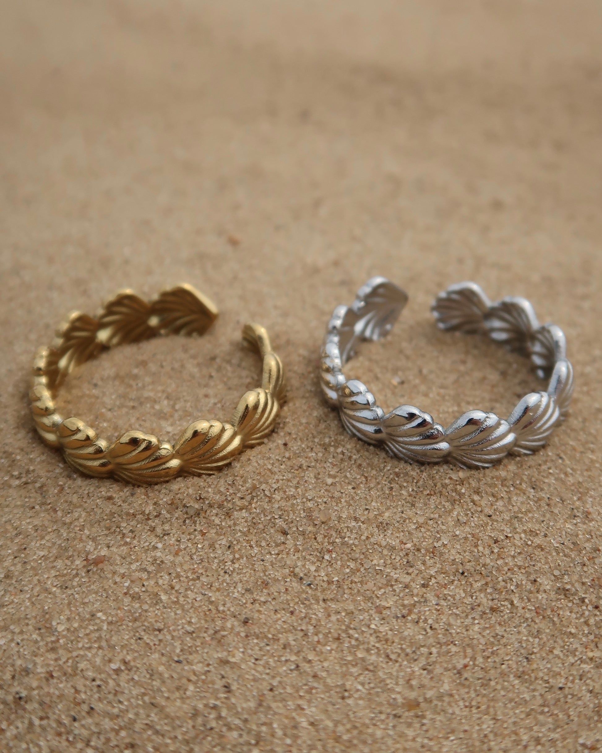 Bali Ring: verstelbare gouden of zilveren ring met schelpdetails. Stainless steel en waterproof.