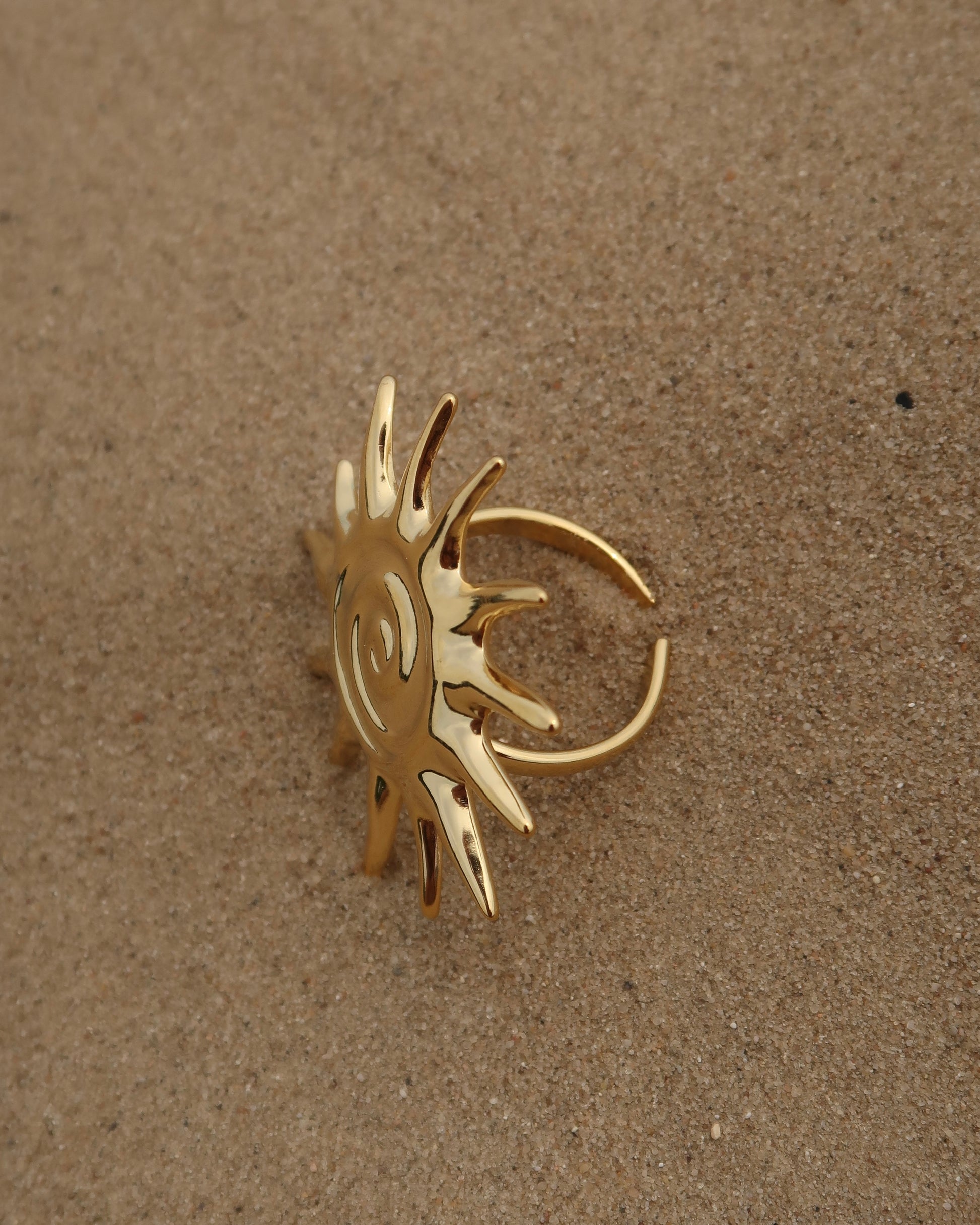 Costa del Sol Ring: gouden verstelbare zonring. Perfecte zomerse statement ring, stainless steel en waterproof