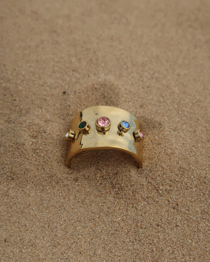 Lyon Ring: brede gouden of zilveren ring met kleurrijke stenen. Stainless steel en waterproof.