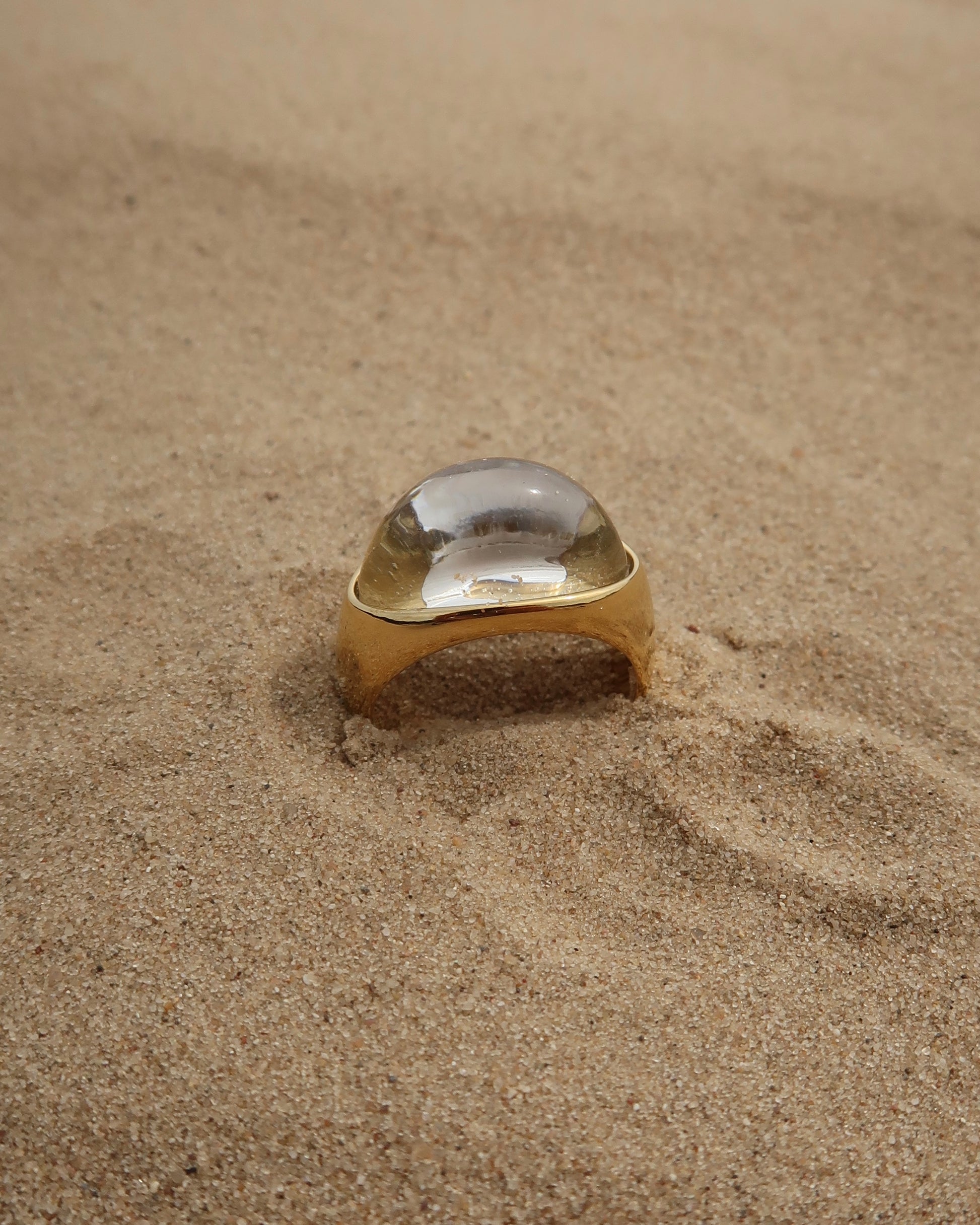 Jinx Ring: gouden of zilveren ring met unieke steen. Bijzonder design, stainless steel en waterproof.