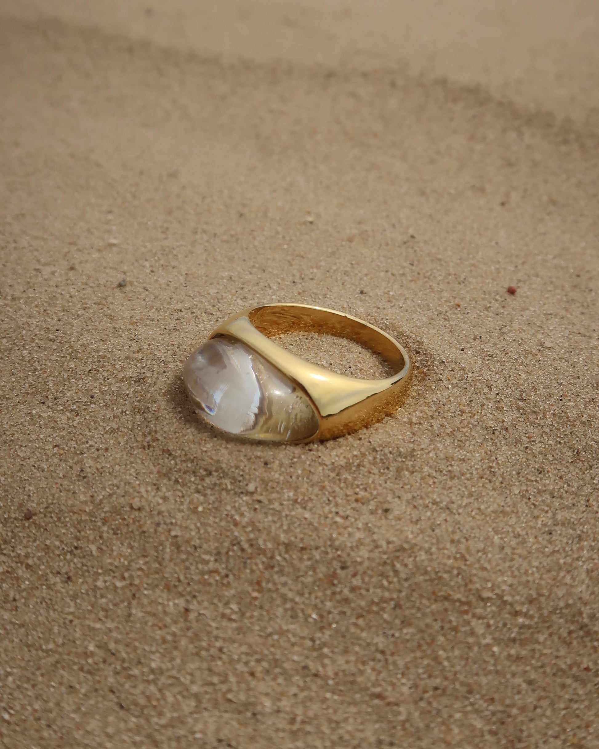 Jinx Ring: gouden of zilveren ring met unieke steen. Bijzonder design, stainless steel en waterproof.