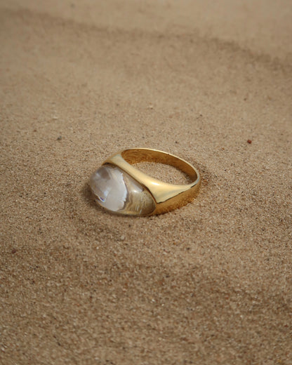 Jinx Ring: gouden of zilveren ring met unieke steen. Bijzonder design, stainless steel en waterproof.