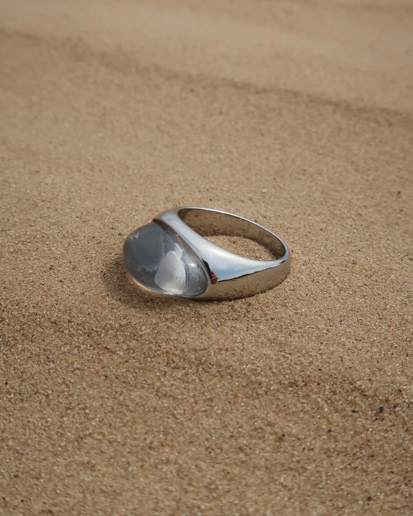 Jinx Ring: gouden of zilveren ring met unieke steen. Bijzonder design, stainless steel en waterproof.