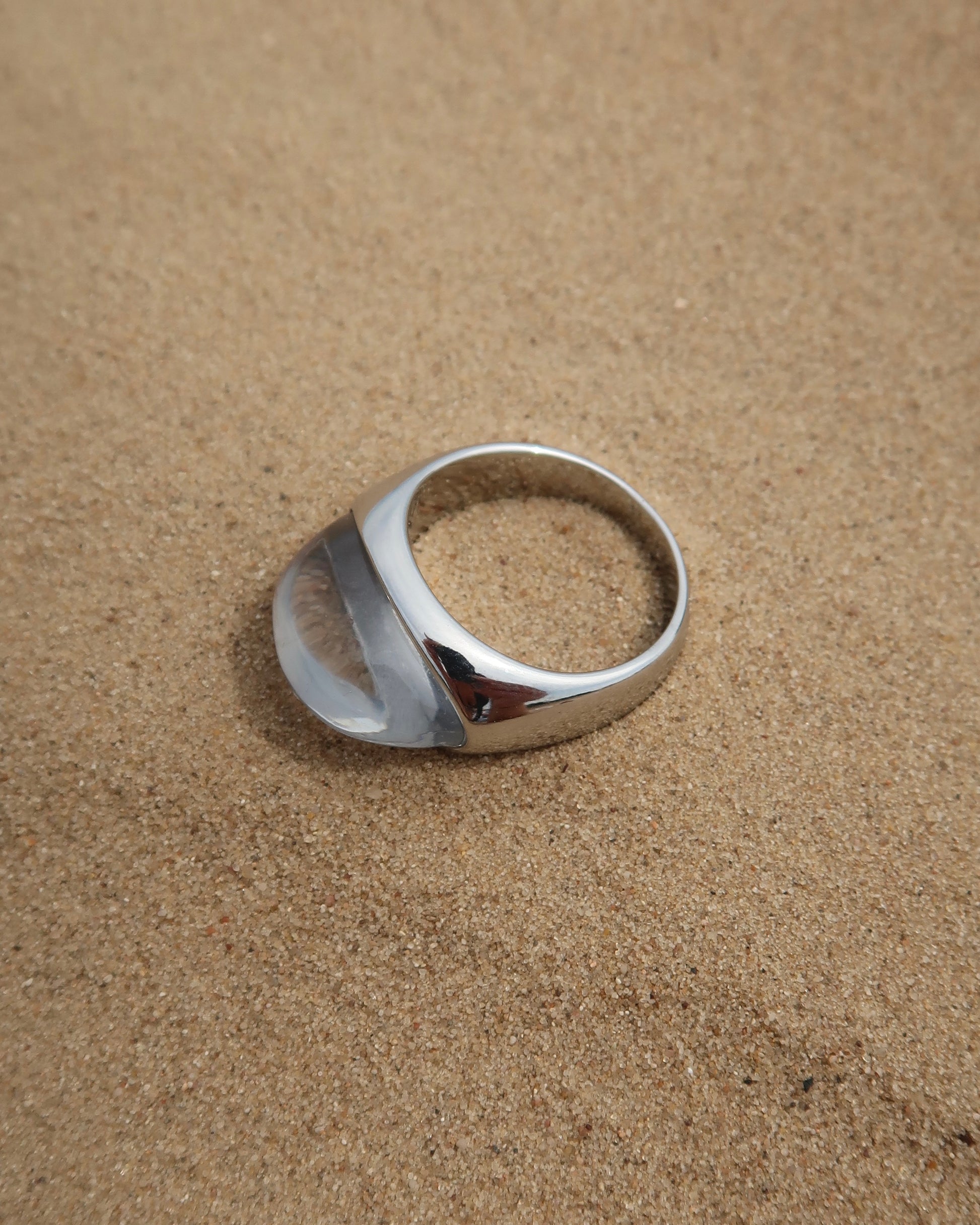 Jinx Ring: gouden of zilveren ring met unieke steen. Bijzonder design, stainless steel en waterproof.